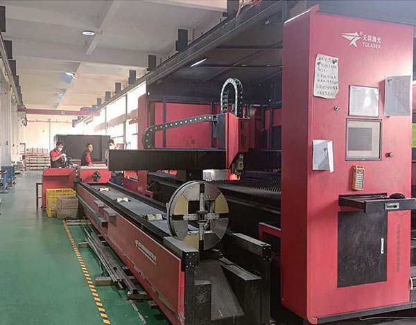 Laser cutting machine